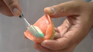 higiene dientes postizos